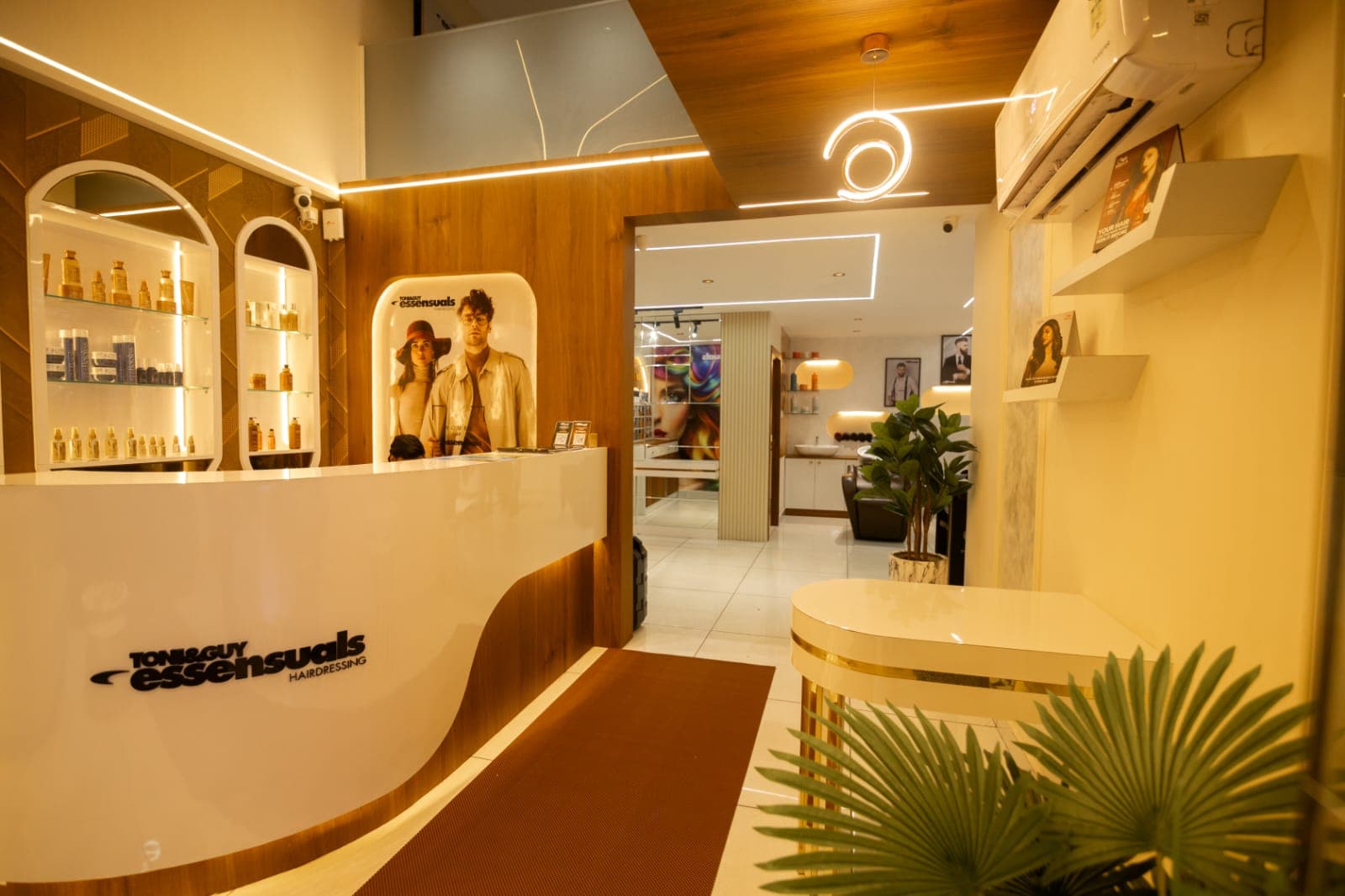 Salon Interior 2