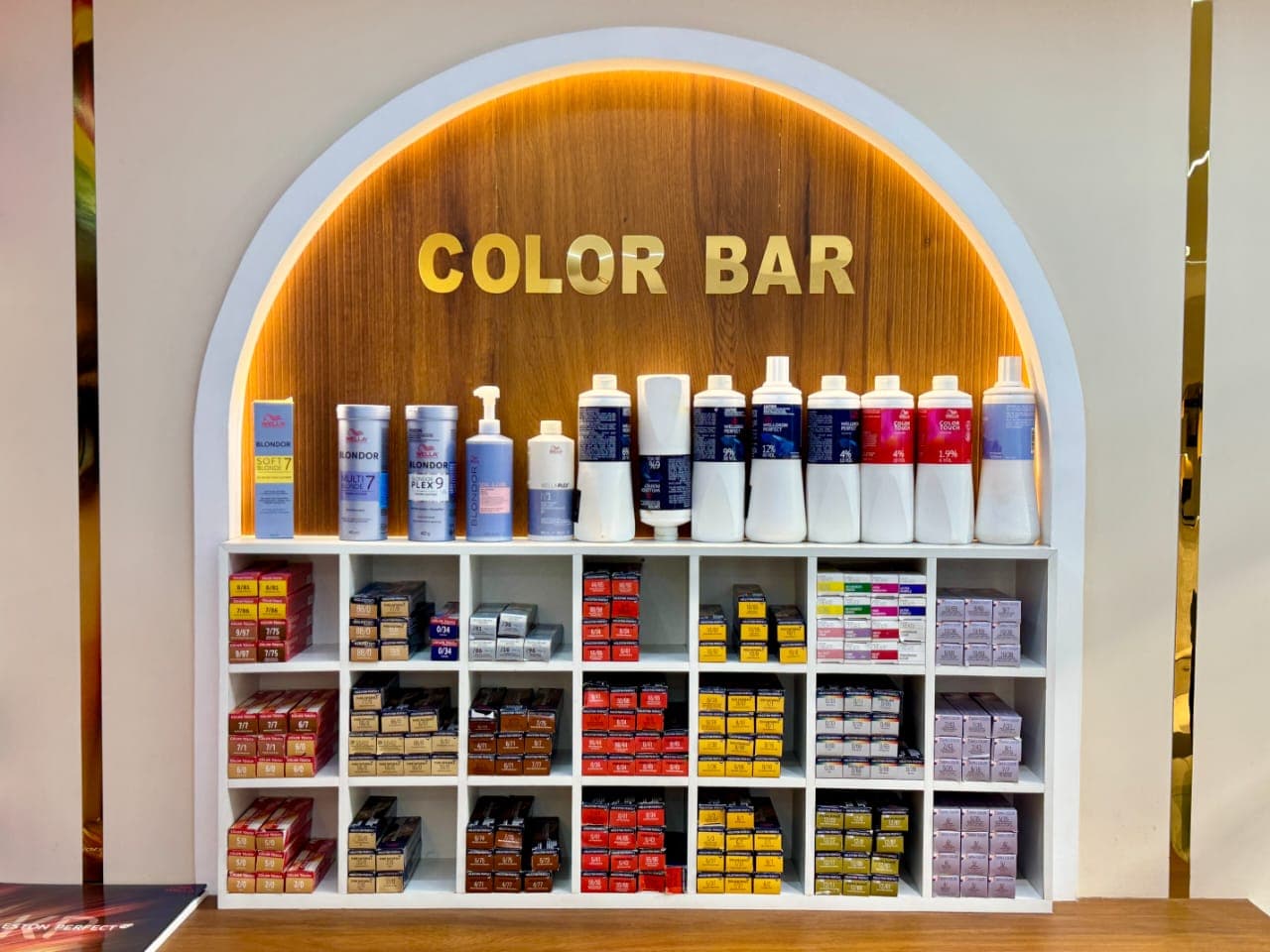 Salon Interior 4
