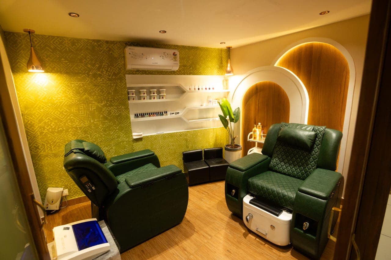 Salon Interior 5