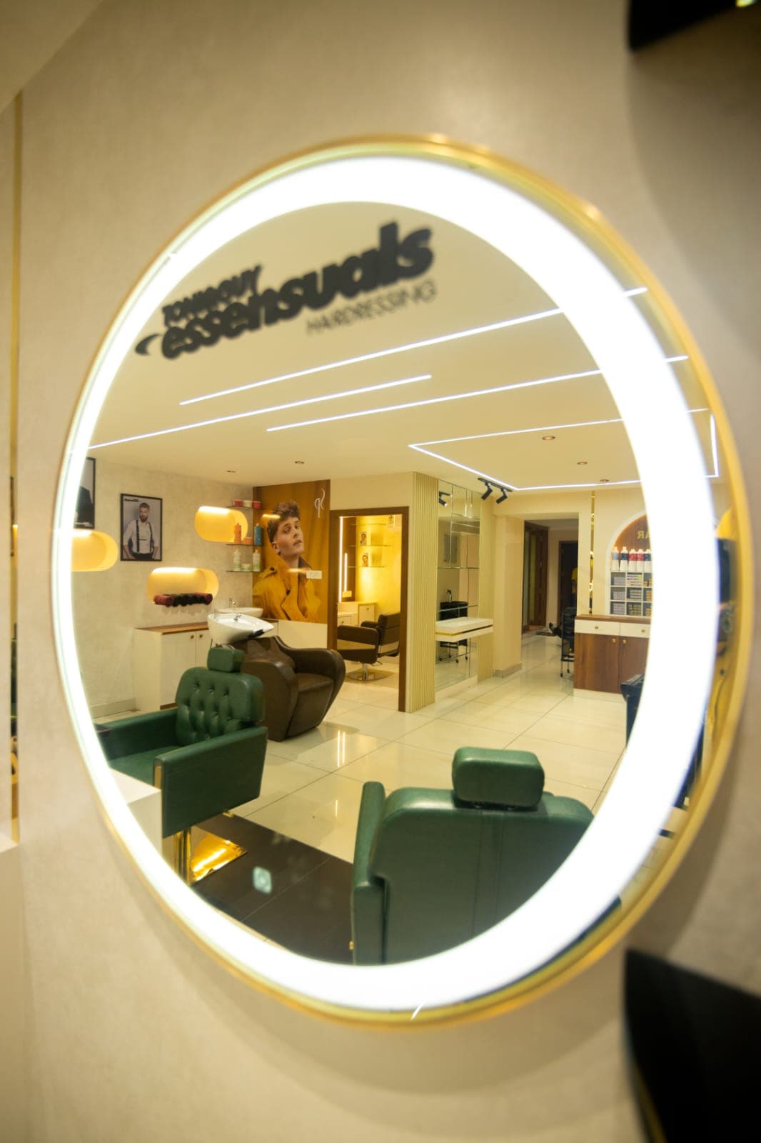 Salon Interior 8